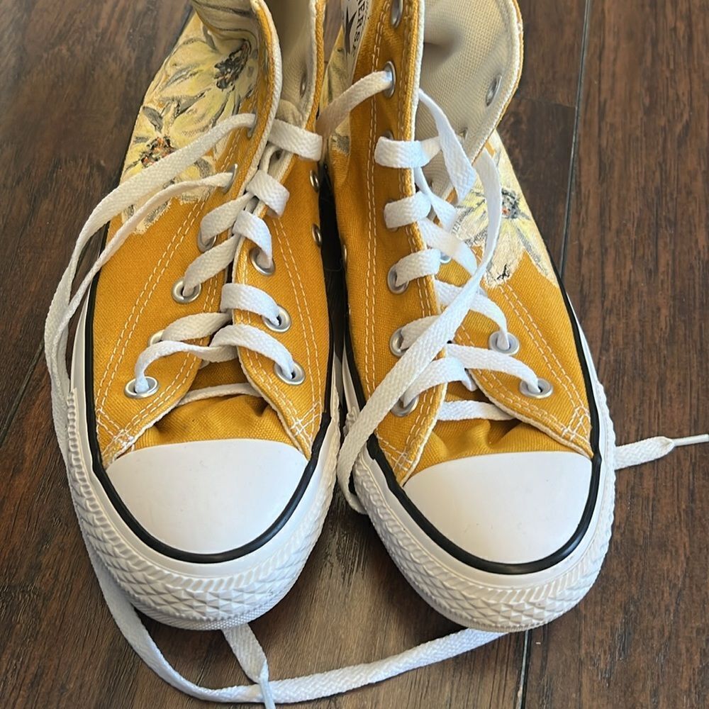 Custom painted flowers Converse sneakers size 7 in EUC one of a kind - Picture 5 of 11